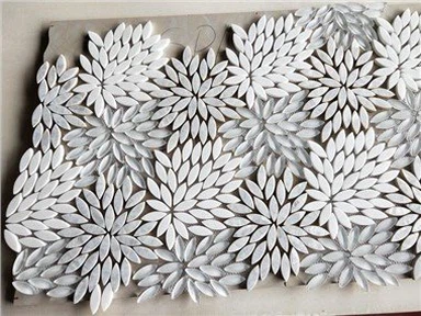 Marmorna in steklena mozaična ploščica