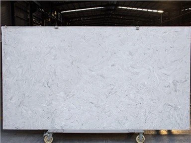 Beli srebrni kremenčev pult