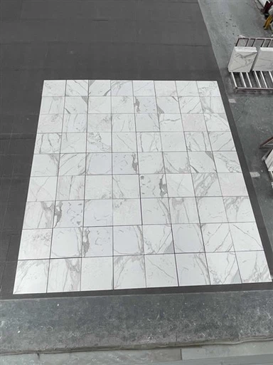 Marmorna mozaična ploščica Calacatta