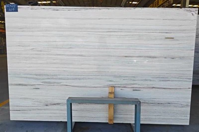 Kristalni leseni marmor