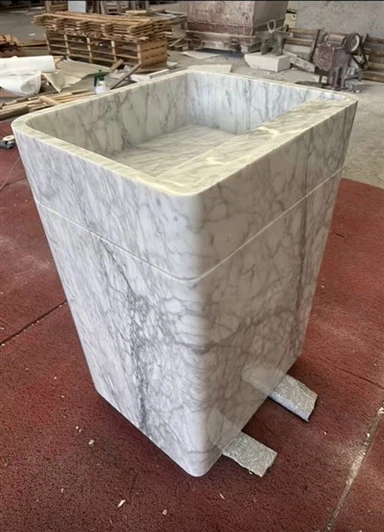 Umivalnik na podstavku iz belega marmorja