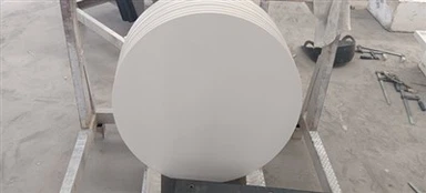 Okrogla mizna plošča iz belega marmorja